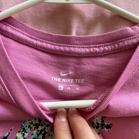 Girls pink Nike cropped shirt - Picture 3 of 3